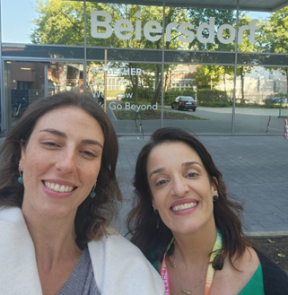 Larissa Salomão (à esq.), gerente de Insights Globais e Inovação, e Ligia Annunziato, líder da Agenda de Sustentabilidade e Propósito da NIVEA Brasil, visitaram o Beiersdorf Campus