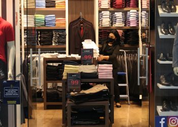 Varejo tem alta de 0,4% de setembro para outubro, diz IBGE