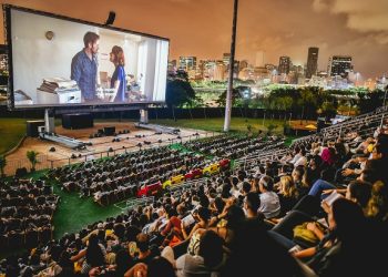 Nubank fecha contrato de três anos como patrocinador máster do Open Air Brasil, o maior cinema a céu aberto do mundo. Cinco cidades são confirmadas