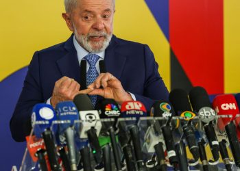 Petrobras é quem decide reajuste de combustível, afirma Lula