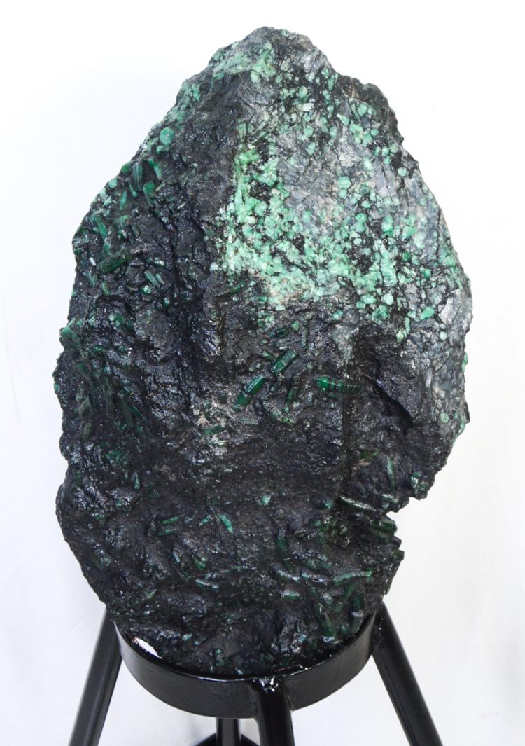 Esmeralda de 92,5kg vai ser leiloada por lance inicial de R$ 100 milhões, no Rio 