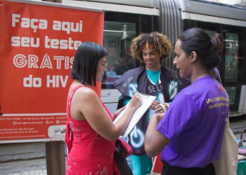 Grupo Pela Vidda promove ação de prevenção às ISTs para o verão no Rio