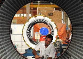 Receita da indústria de máquinas e equipamentos tem queda de 8,6%