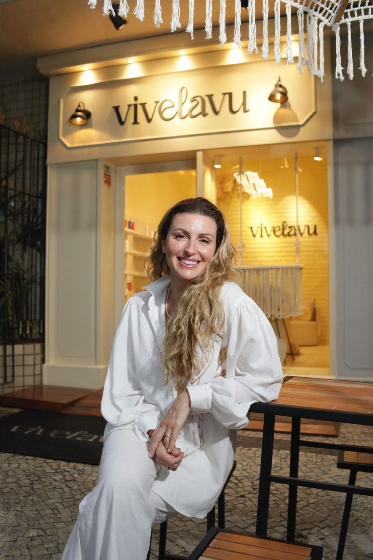 Carol Sehbe, - Vivelavu