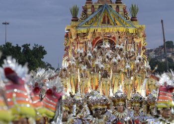 Oito escolas fecham Série Ouro no Sambódromo do Rio