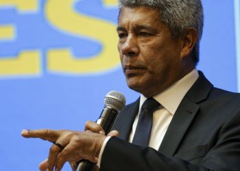 Governador da Bahia pede investigação sobre atuação da PM em chacina