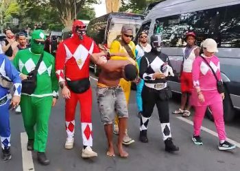 Policiais civis fantasiados prendem homem com celulares roubados