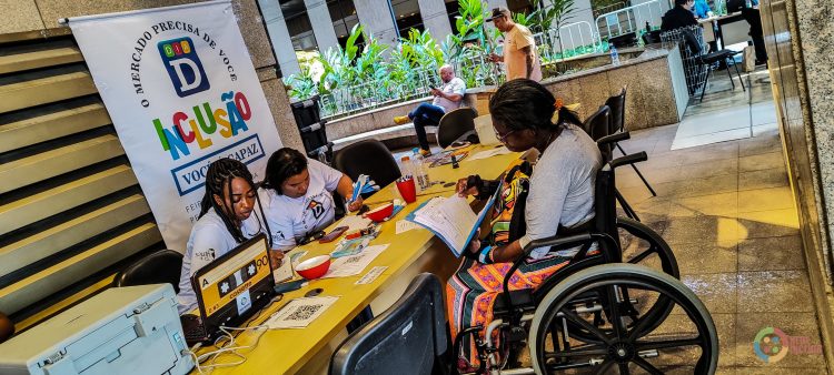 DIVAGA: portal gratuito oferece novas oportunidades para pessoas com deficiência no mercado de trabalho