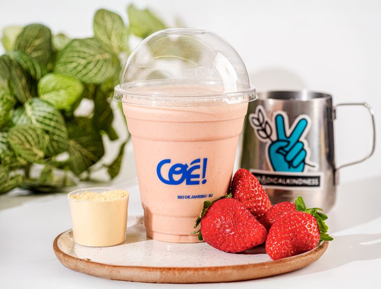 Coé - Whey de Morango - foto: Tomás Vélez