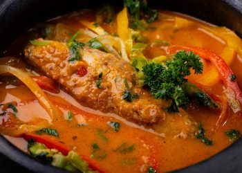 MOQUECA DE PEIXE - FOTO: ALEXANDER LANDAU