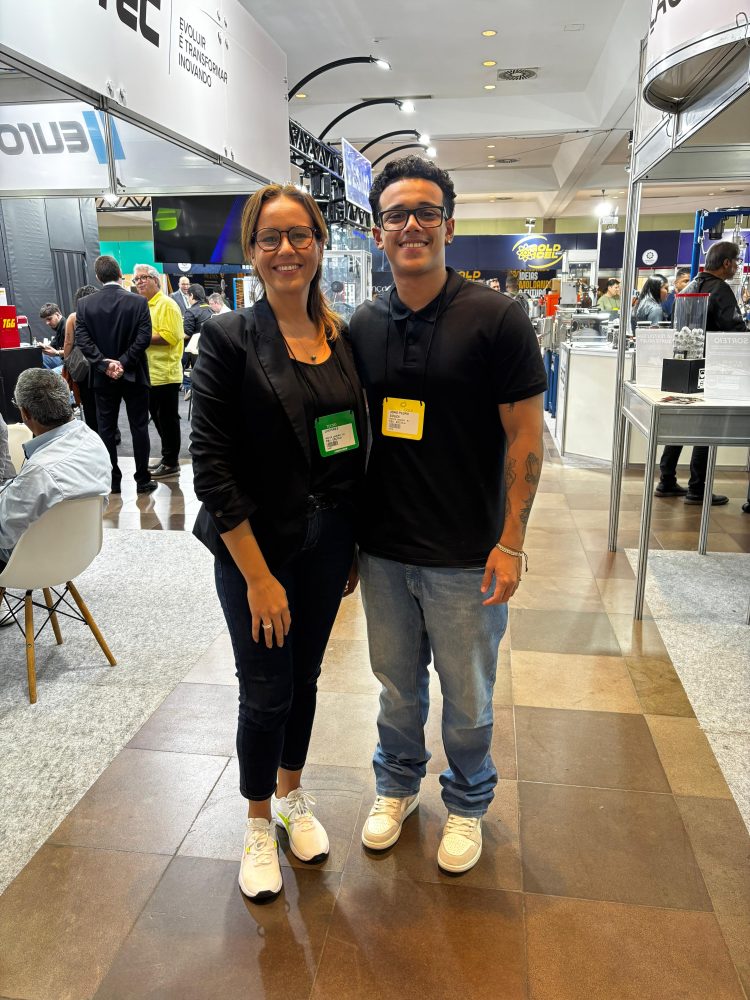 Livi Pires (diretora) e João Pedro Souza (professor) da EBJ na Tecnogold