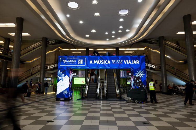 Todo Mundo no Rio: LATAM e Deezer assinam voo temático