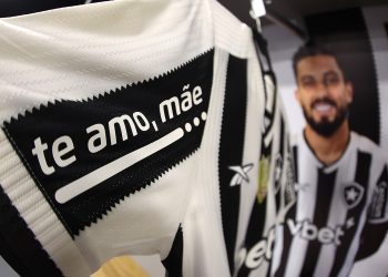 Manga da camisa do Botafogo com homenagem ao Dia das Mães (Vitor Silva / Botafogo)
