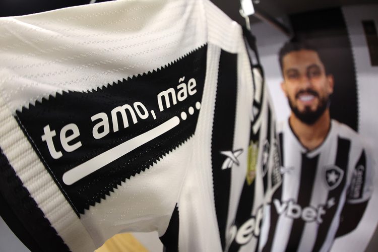 Manga da camisa do Botafogo com homenagem ao Dia das Mães (Vitor Silva / Botafogo)