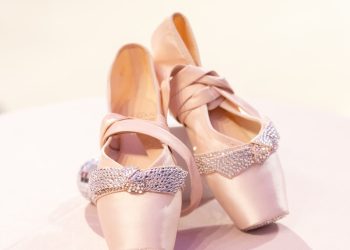 Alexandre Birman assina sapatilha de ponta exclusiva para gala do Youth America Grand Prix