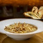 Le Dépanneur - Creme de cebola com queijo gratinado