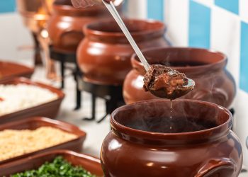 Antiquário do Breganha - Buffet Feijoada - Foto: Tomás Vélez