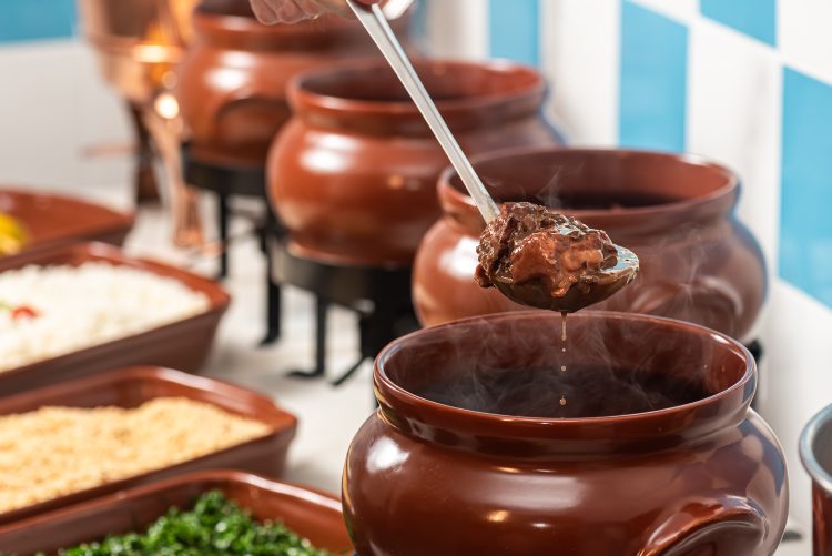 Antiquário do Breganha - Buffet Feijoada - Foto: Tomás Vélez