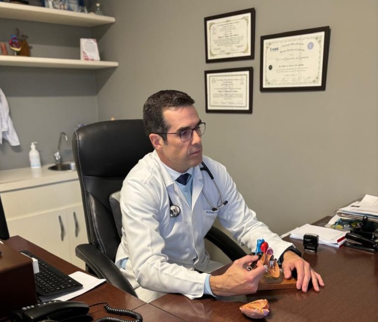 Dr. Daniel explicando