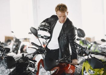 Brasil ultrapassa 1 milhão de motos emplacadas em 2025 e LocaGOra alerta para cuidados essenciais de manutenção e pilotagem