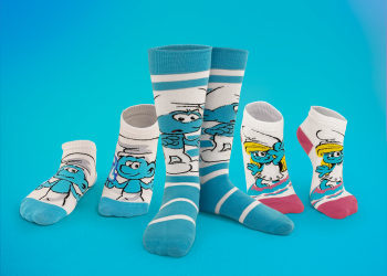 Lupo entra no universo azul dos Smurfs com nova coleção de meias e calcinhas infantis que une gerações