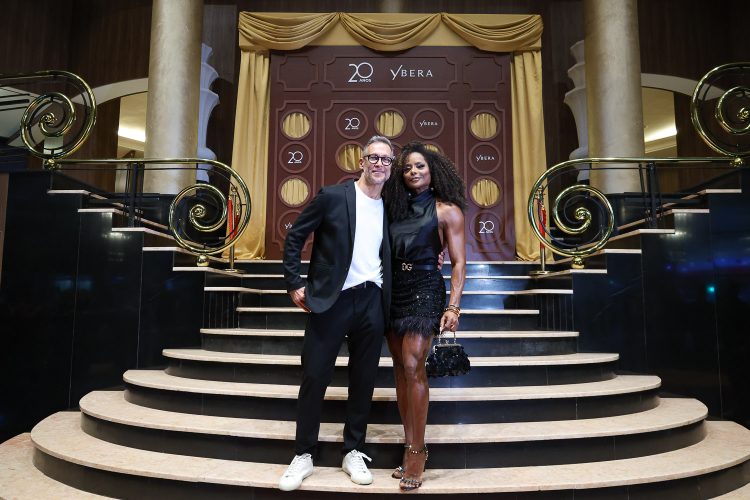 Adrien Cunha e Adriana Bombom