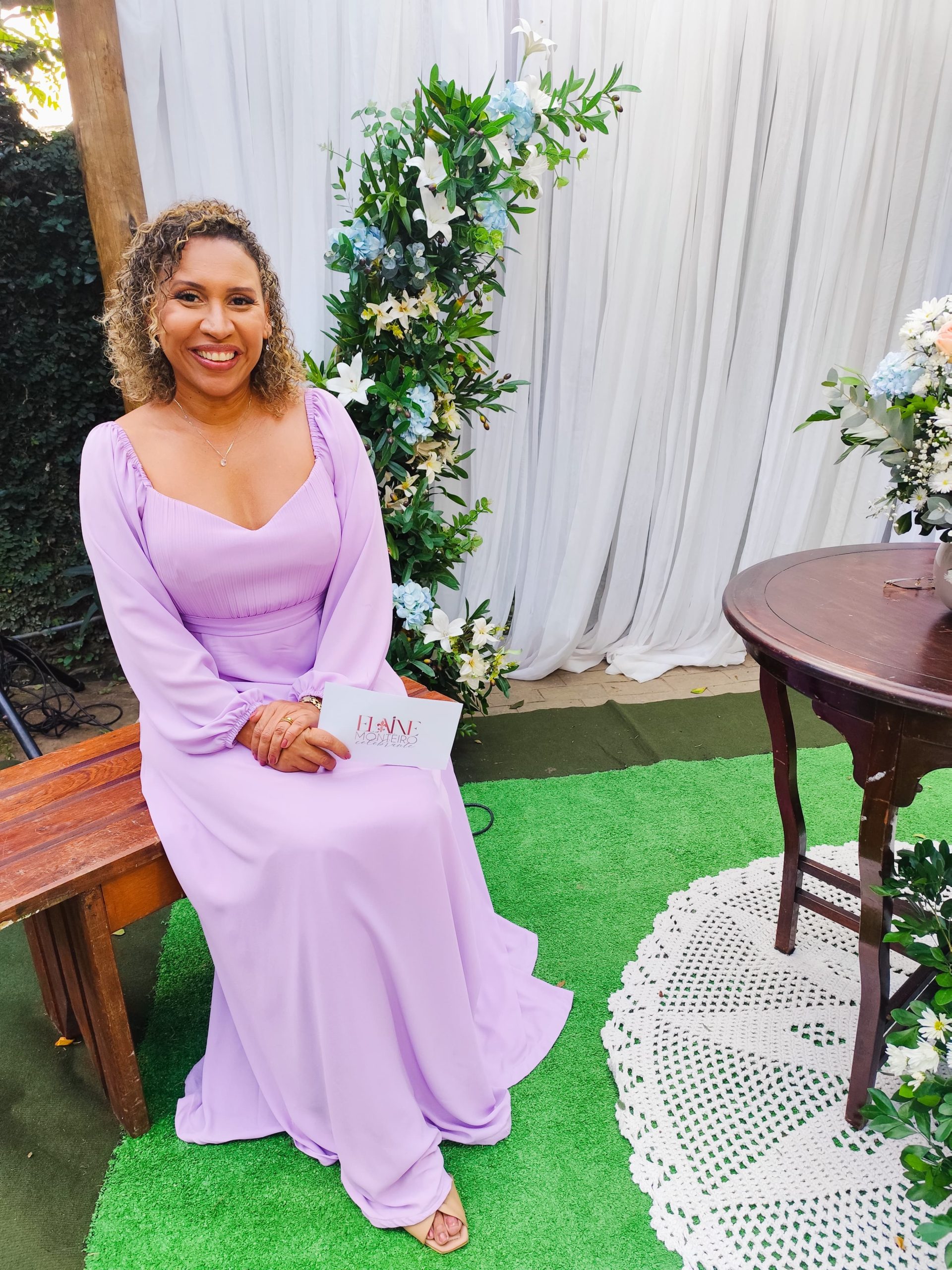 Celebrante Elaine Monteiro