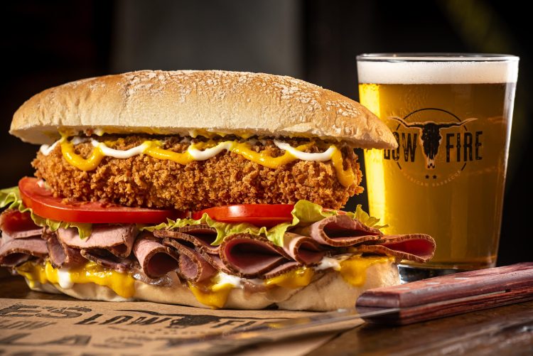 Low Fire Smokehouse - Roast Beef Mozarela Pops - Foto; Tomás Vélez