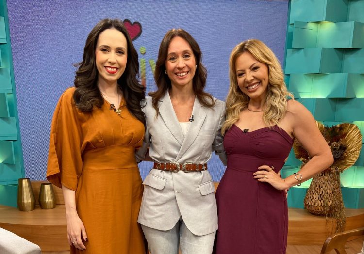 Abiane e Gabriela Leite recebem a consultora de imagem Vanessa Moura no Viva a Tarde, da TV Aparecida - Arquivo Pessoal