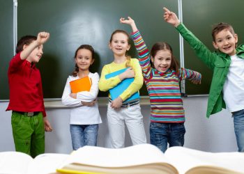 Escolas brasileiras apostam em experiências práticas e valores para formar alunos mais críticos e humanos