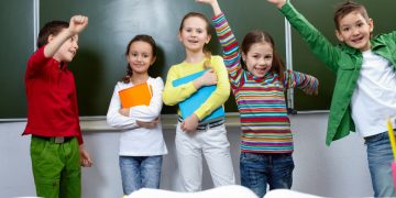 Escolas brasileiras apostam em experiências práticas e valores para formar alunos mais críticos e humanos