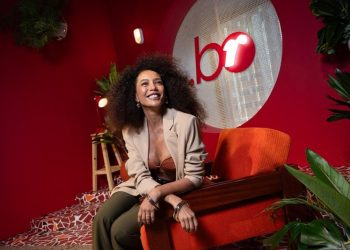 A atriz Taís Araujo, embaixadora da Renner, marcou presença no MASP durante o lançamento da Primavera Verão .BR