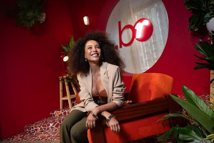 A atriz Taís Araujo, embaixadora da Renner, marcou presença no MASP durante o lançamento da Primavera Verão .BR