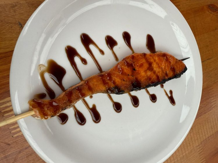 Espeto de Salmão - Foto Mateus Rodrigues