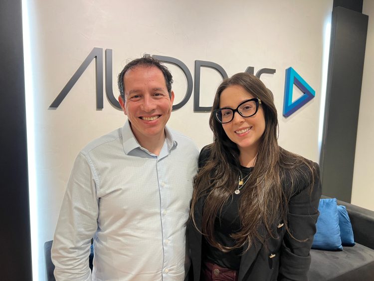 Julian Tonioli e Rúbia Lima,