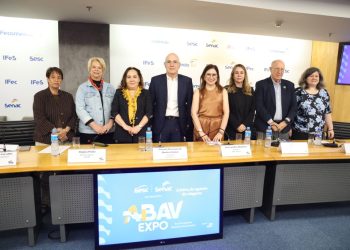 Da esq. para dir., Cristina Frisch, Adriana Homem de Carvalho, Regina Pinho, Antonio Florencio de Queiroz Junior, Ana Carolina Medeiros, Daniela Maia, Sérgio Ribeiro e Jerusa Hara - Foto Erbs Jr.