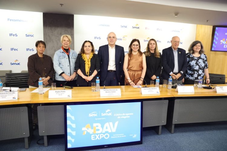 Da esq. para dir., Cristina Frisch, Adriana Homem de Carvalho, Regina Pinho, Antonio Florencio de Queiroz Junior, Ana Carolina Medeiros, Daniela Maia, Sérgio Ribeiro e Jerusa Hara - Foto Erbs Jr.