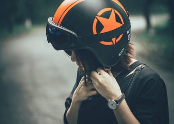 Como escolher o capacete ideal para passeios urbanos de moto