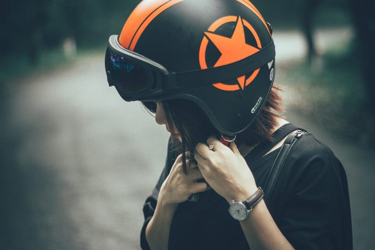 Como escolher o capacete ideal para passeios urbanos de moto
