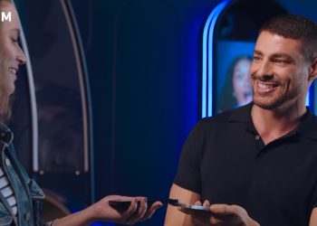 Black Friday “indecente” da TIM tem hotlist com Cauã Reymond para destacar iPhone 16e