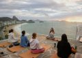 Rio Othon Palace promove aulão de Yoga com Esther Bruno e brunch minimalista do chef Rubens Gonçalo no rooftop
