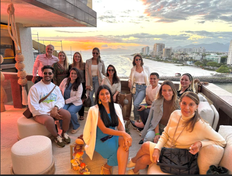 Confraternização no espaço assinado pelas arquitetas Tatiane Vaz e Thaís Paixão