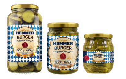 Hemmer celebra 110 anos e lança nova embalagem de Pepino Burger na Oktoberfest 2025