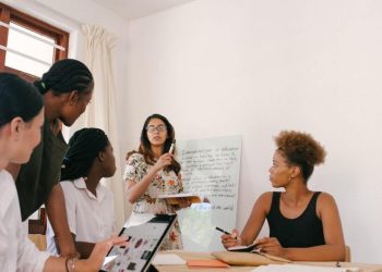 Women in EnergyTech Summit reúne lideranças para debater inclusão e promoção feminina na tecnologia