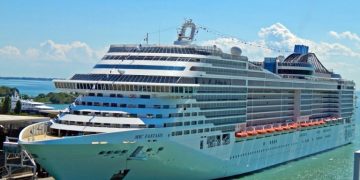 Dois transatlânticos atracam no Pier Mauá nesta terça-feira (02/12) trazendo mais de sete mil turistas ao Rio