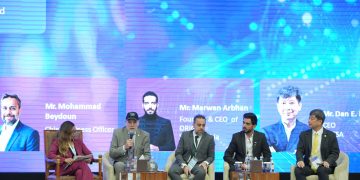 Robert Janssen fala no evento do Bahrein. Foto: Divulgação ASCOM Assespro-RJ