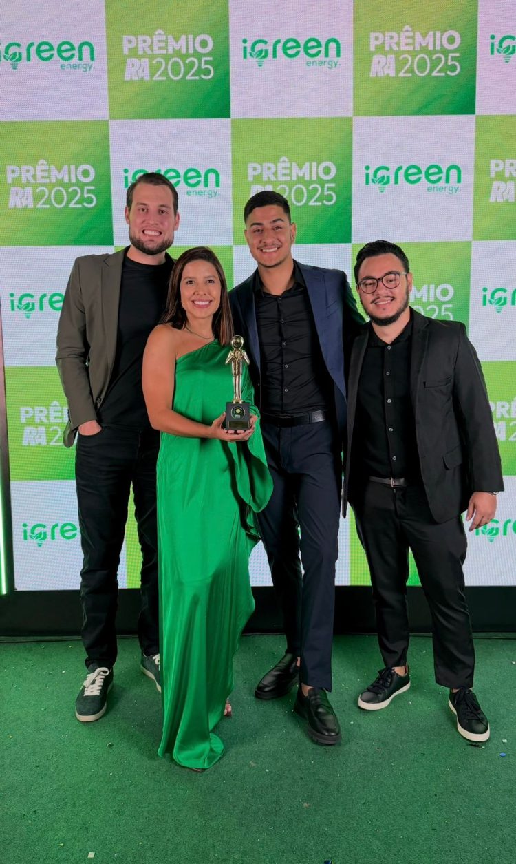 Equipe da empresa no dia da premiação