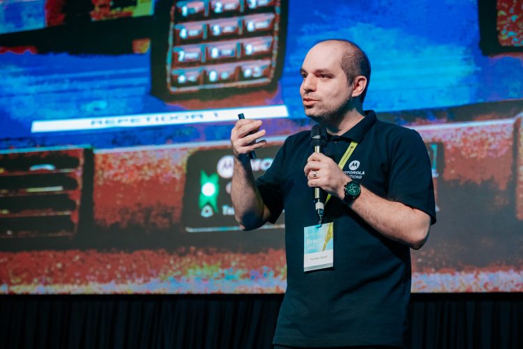 Ecossistema integrado de rádio Híbrido, câmeras corporais, Emergência e Alta Complexidade: O Profissional que Conecta a América Latina na Era do PTT Inteligente