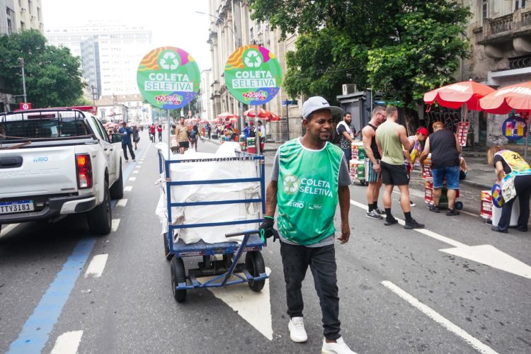 Operação liderada pela Dream Factory já soma 6,6 toneladas de recicláveis no Carnaval de Rua 2026