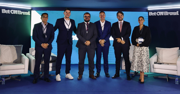 Thiago Garrides, CEO da Cactus Gaming, Bruno Palumbo, Country Manager da Gamewiz Brasil, Regis Dudena, Secretário da SPA, Plínio Lemos Jorge, presidente da ANJL, Edson de Holanda, Conselheiro da Anatel e Ana Clara Barros, Diretora da AIGaming. Foto de Ster Costa.